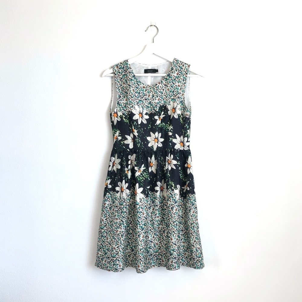 Deer Blue / White Floral Daisy Sleeveless Dress Size Small